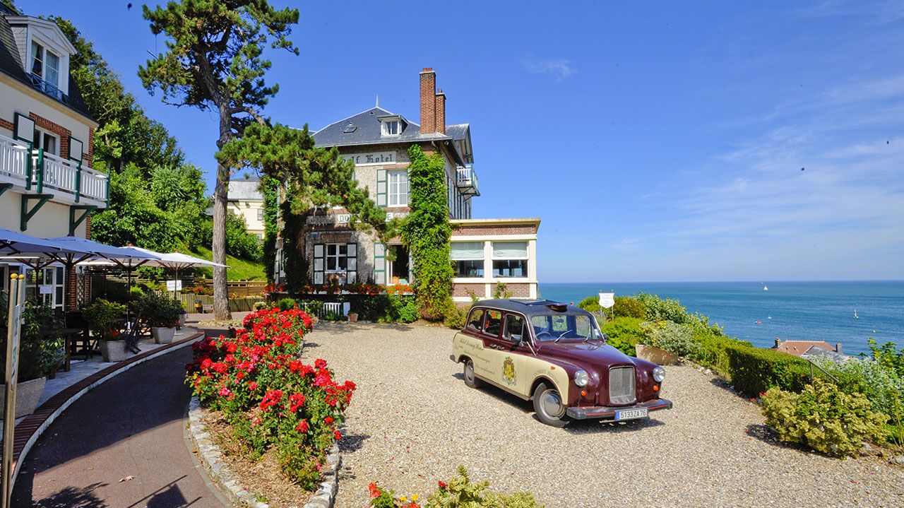 Golf-Expedition-Golf-Reizen-Frankrijk-Regio-Normandië-Dormy House-hotel-auto-groen-bloemen