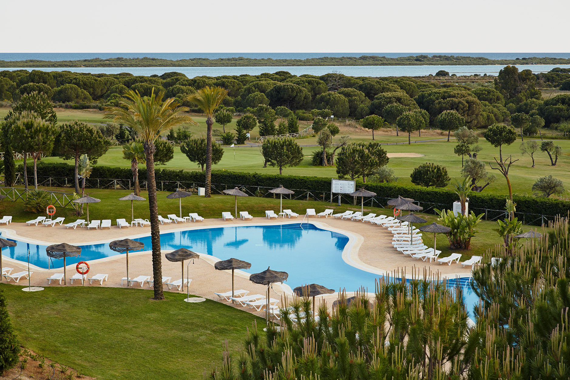 Golf-Expedition-Golf-reizen-Spanje-Regio-Barcelona-Precise-Golf-Resort-El-Rompido-pool-3