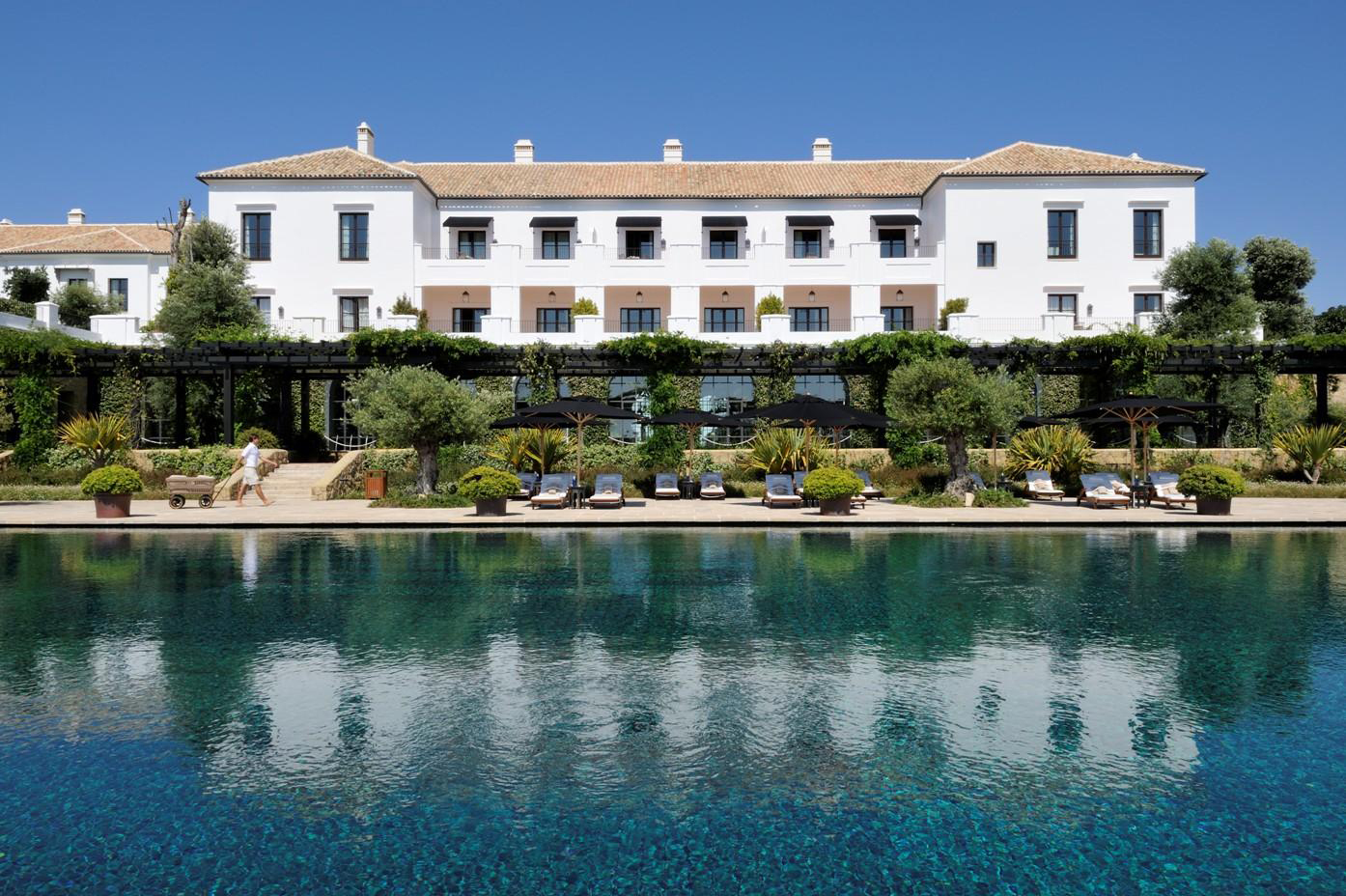 Golf-Expedition-Golf-reizen-Spanje-Regio-Malaga-Finca-Cortesin-Hotel-Golf-&-Spa-pool-resort-view