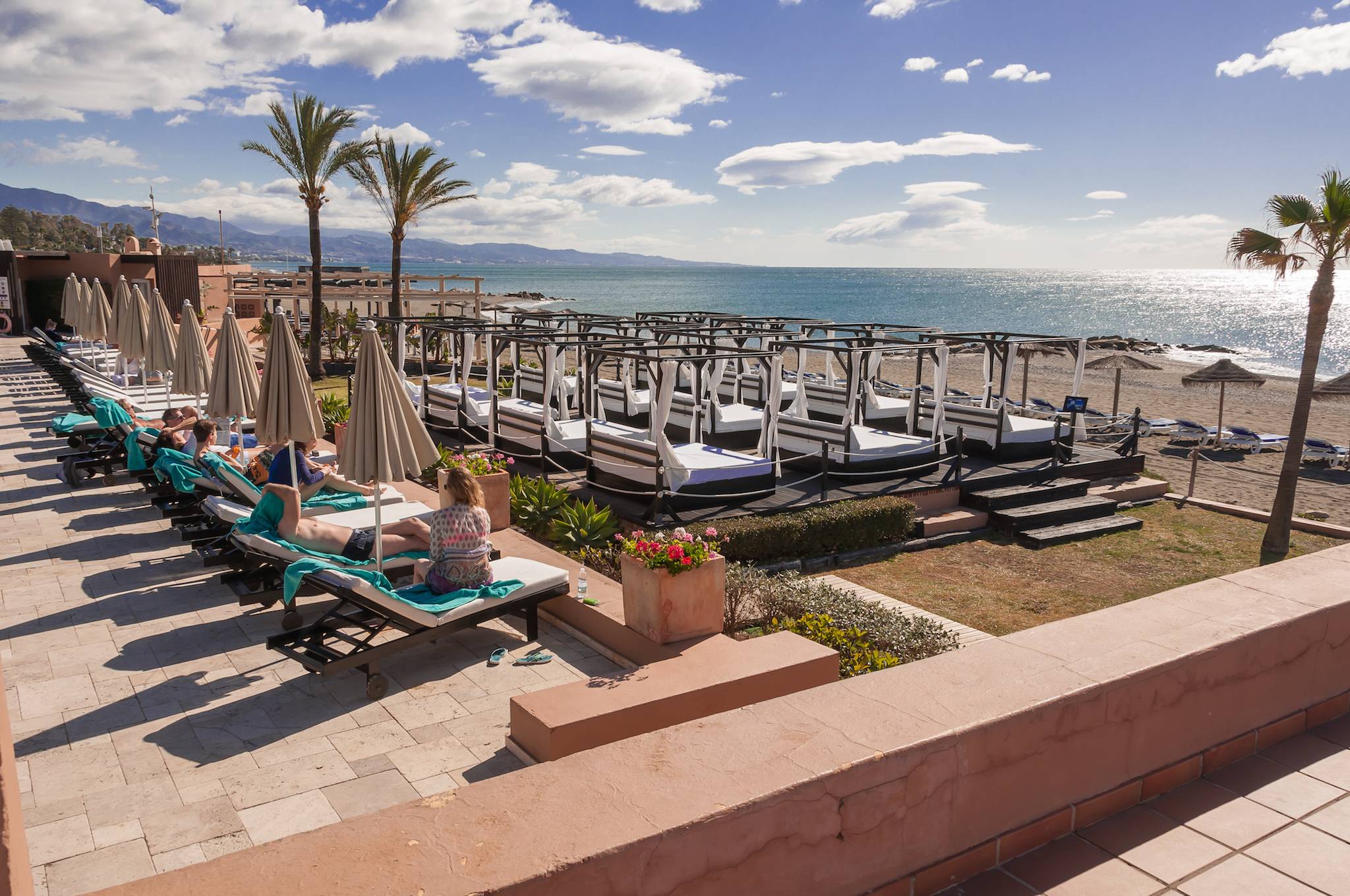 Golf-Expedition-Golf-reizen-Spanje-Regio-Malaga-Hotel-Guadalmina-Spa-&-Golf-Resort-beach-sunbeds