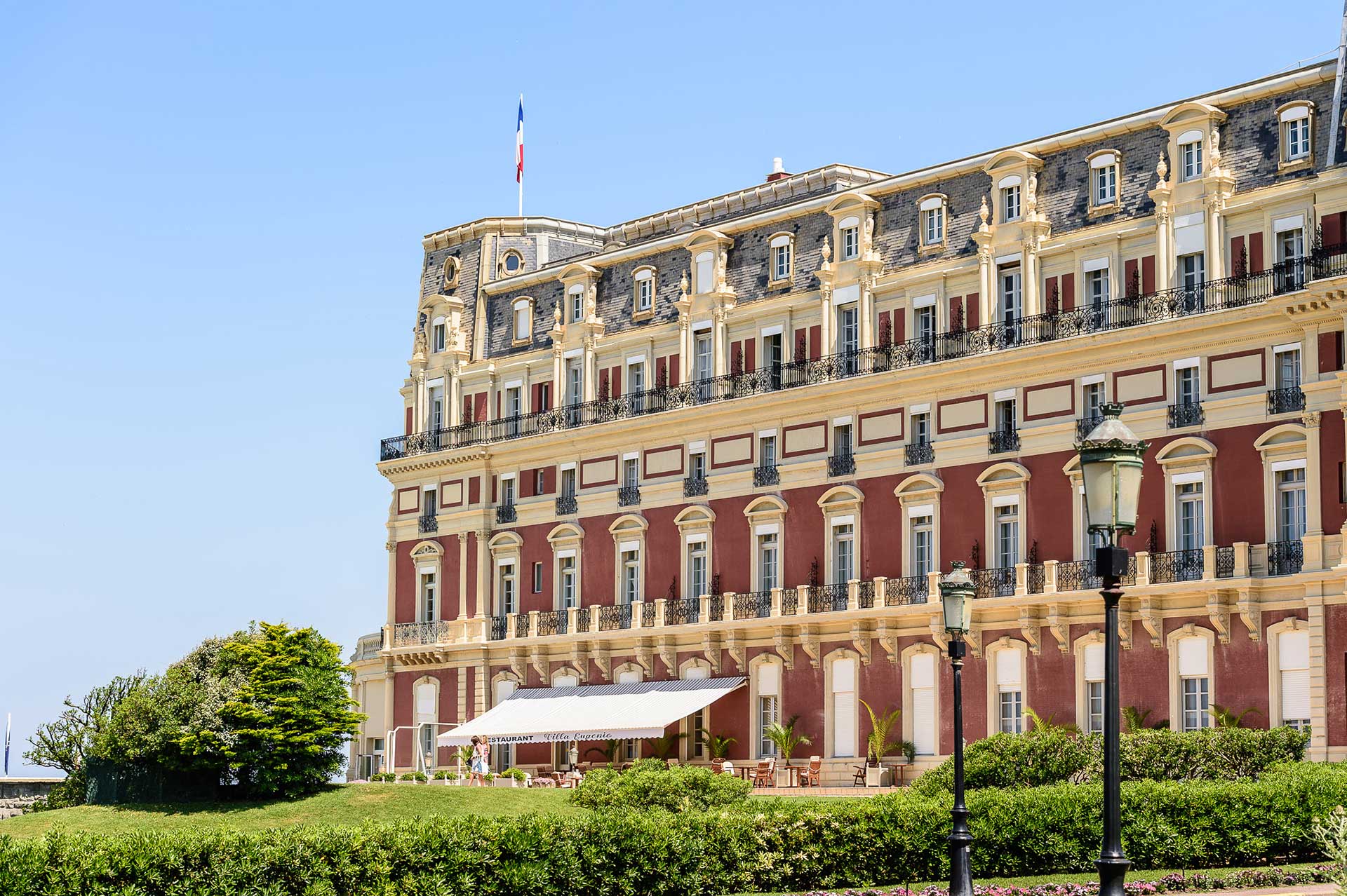 Golf-Reizen-Golf-Expedition-Frankrijk-Regio-Aquitaine-Hotel-du-Palais-Sideview