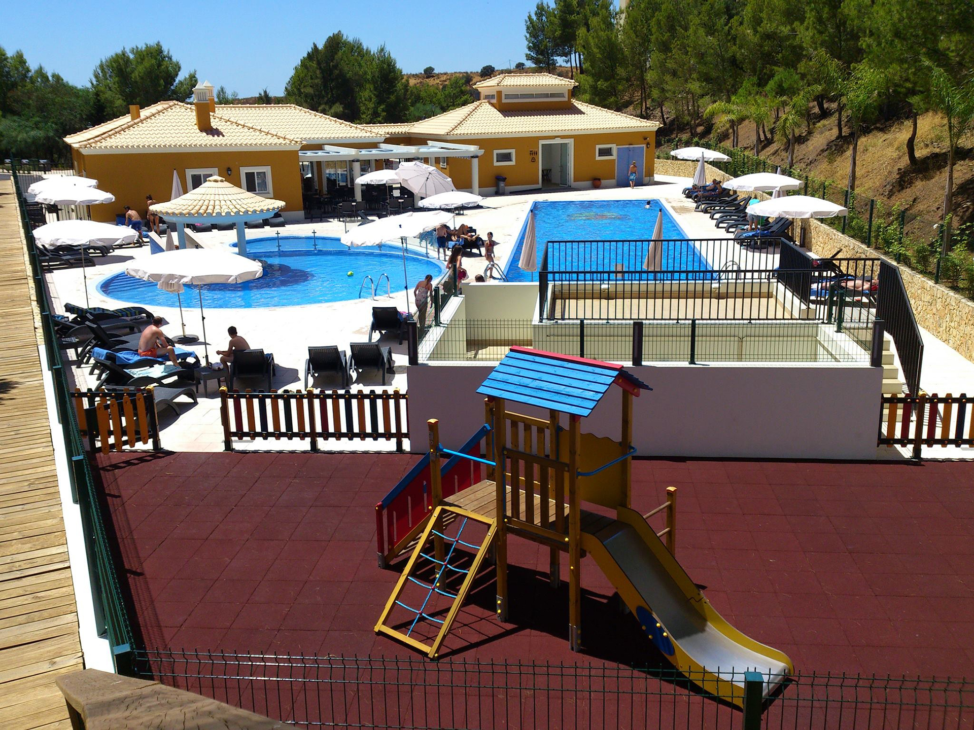 Golf-expedition-golfreizen-golfresort-Castro-Marin-Golfe-&-Country-Club-the-village-swimming-pool-for-kids