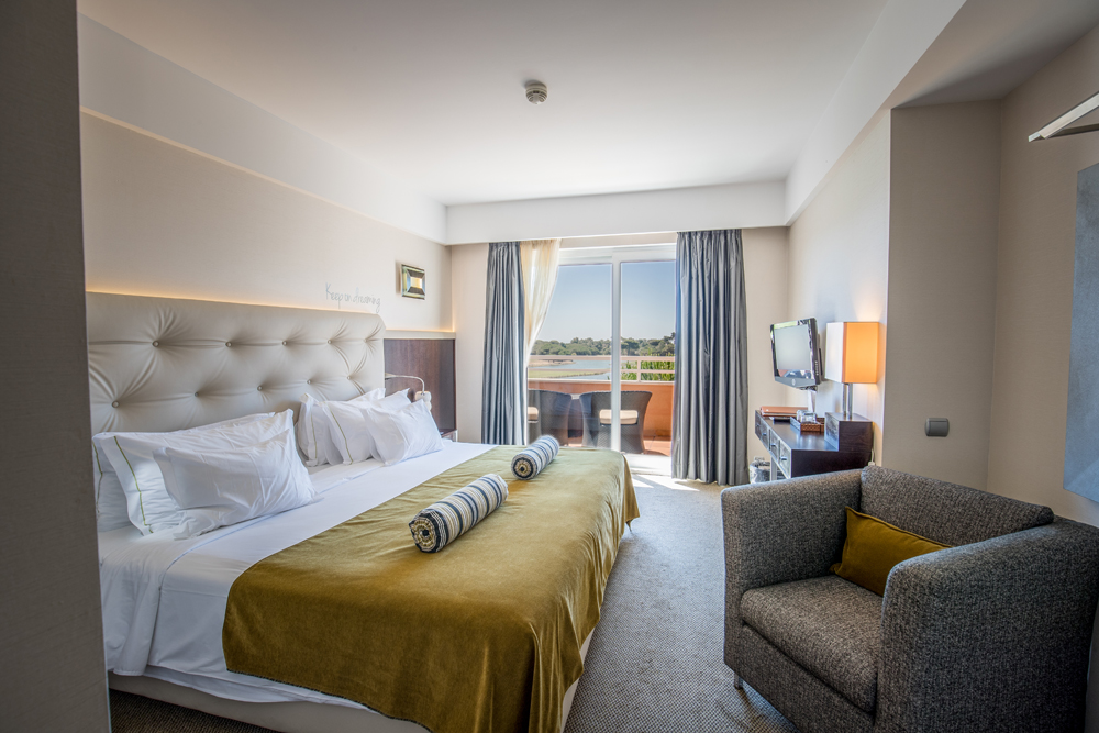 Golf-expedition-golfreizen-golfresort-Hotel-Quinta-de-Marinha-Resort-appartement-bedroom-3-with-view