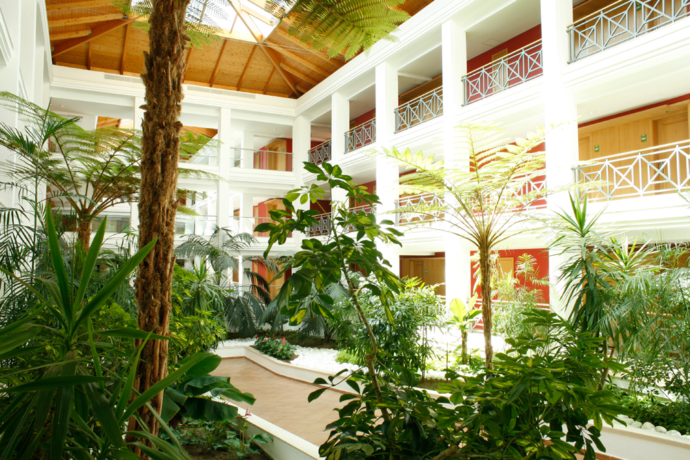 Golf-expedition-golfreizen-golfresort-Hotel-Quinta-de-Marinha-Resort-halway-plants