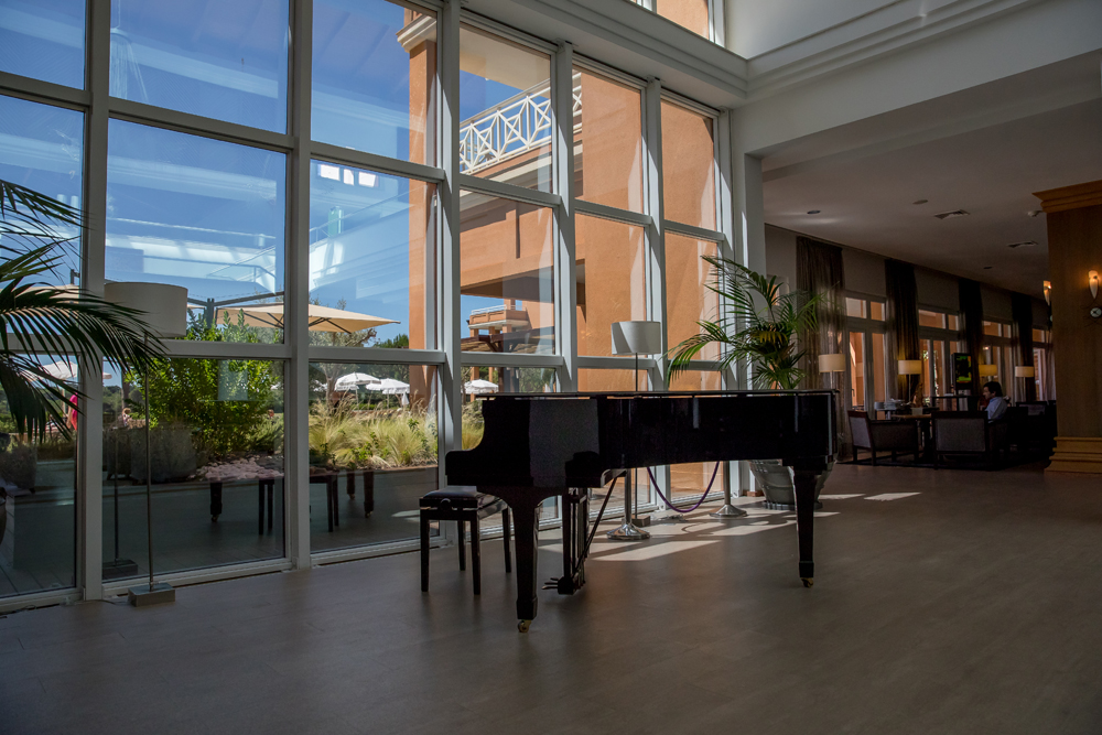 Golf-expedition-golfreizen-golfresort-Hotel-Quinta-de-Marinha-Resort-piano-in-the-lounge