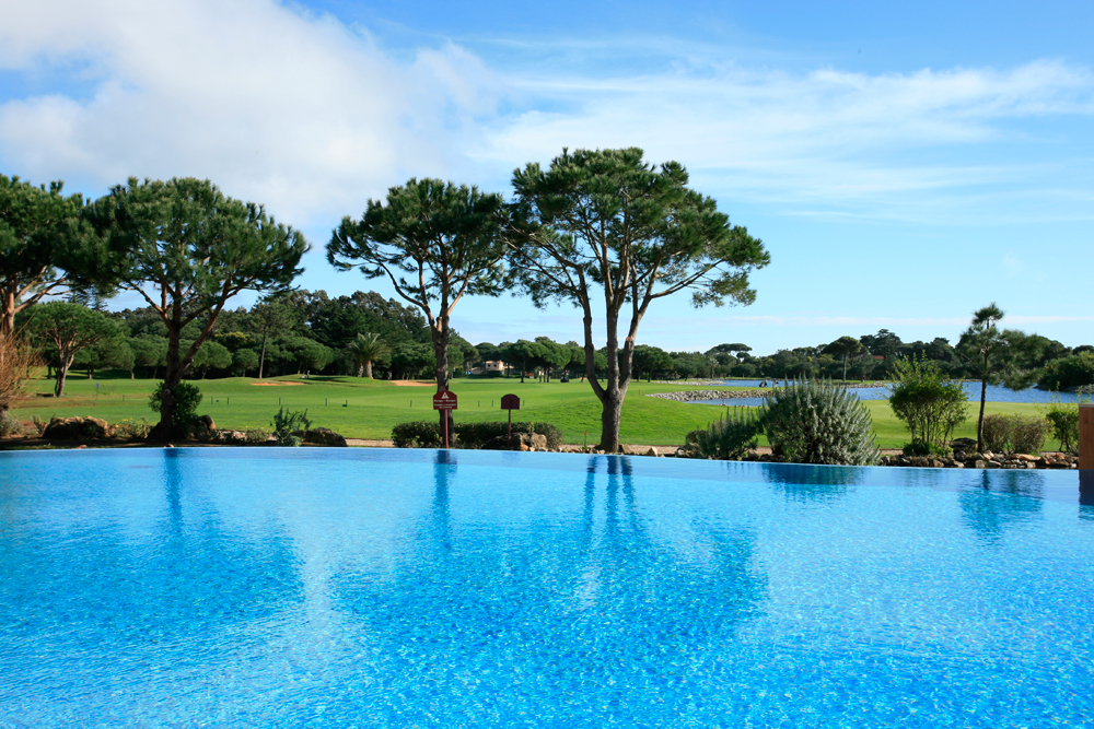 Golf-expedition-golfreizen-golfresort-Hotel-Quinta-de-Marinha-Resort-pool-with-golfbaan