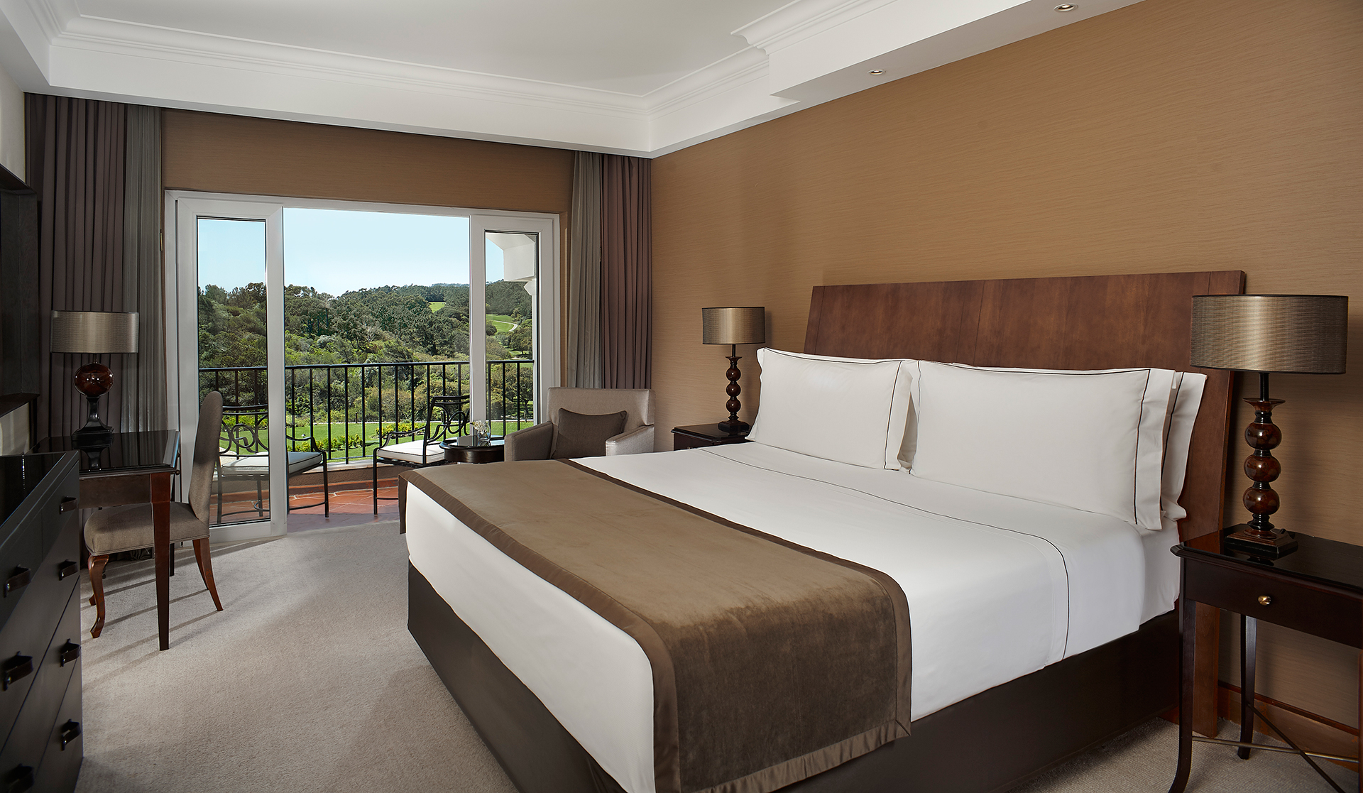 Golf-expedition-golfreizen-golfresort-Penha-Longa-Resort-appartement-bedroom-deluxe