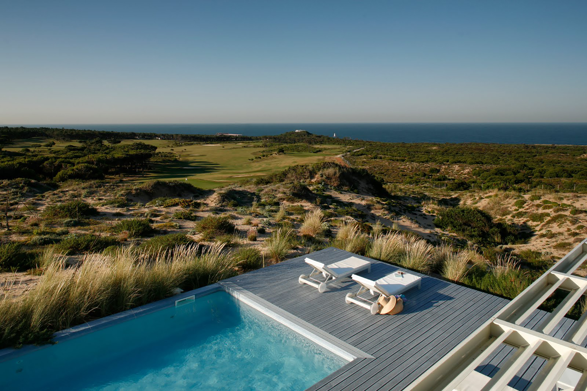 Golf-expedition-golfreizen-golfresort-Royal-The-Oitavos-Hotel-pool-with-a-view