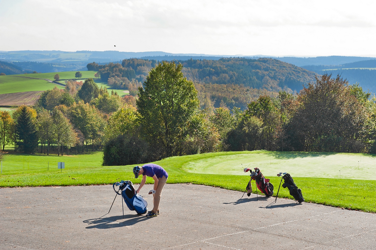 Golf-reizen-Golf-Expedition-België-Regio-Luik-Golf-&-country-hotel-Clervaux-golf-course-hole-1