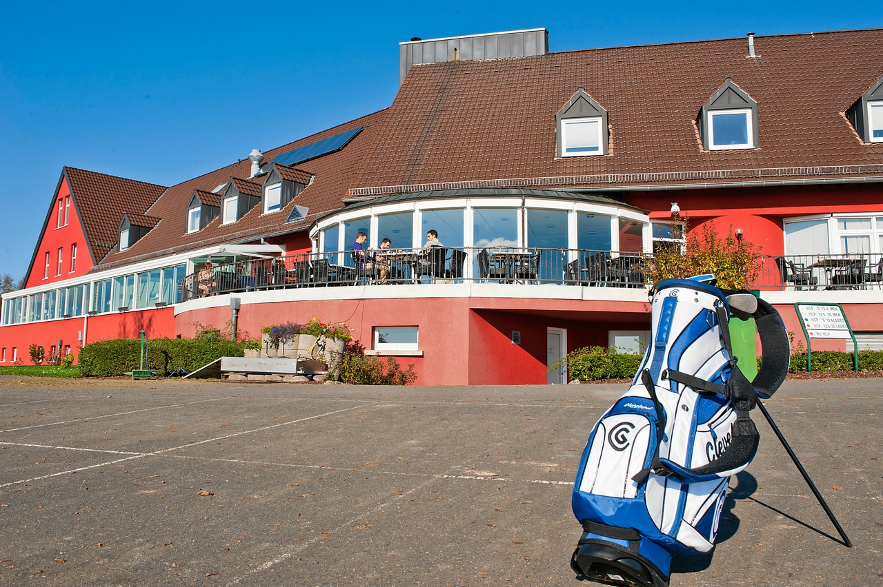 Golf-reizen-Golf-Expedition-België-Regio-Luik-Golf-&-country-hotel-Clervaux-hotel-front-view