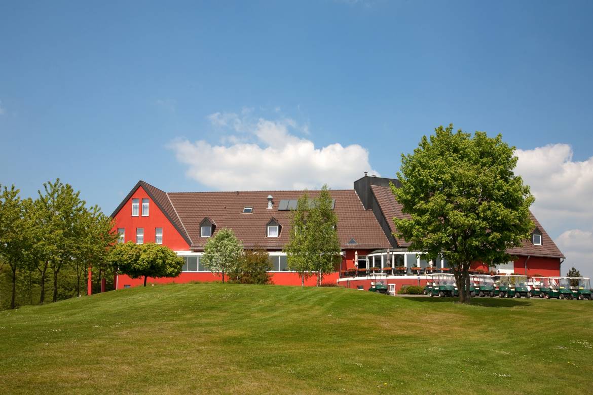 Golf-reizen-Golf-Expedition-België-Regio-Luik-Golf-&-country-hotel-Clervaux-side-view