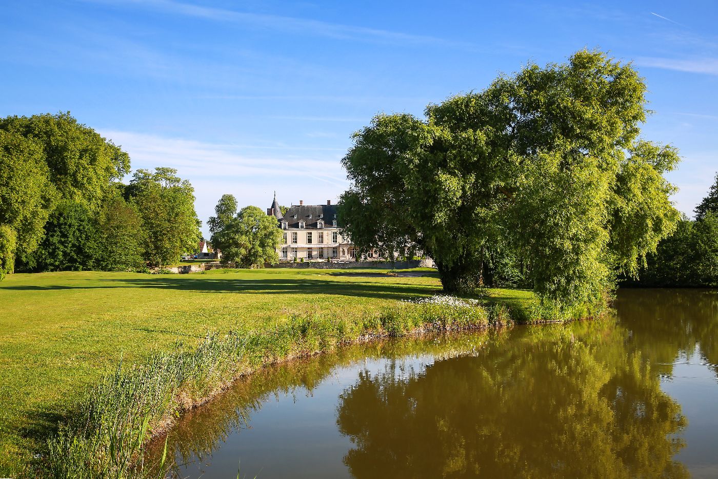 Golf-reizen-frankrijk-regio-parijs-Chateau-d'Augerville-Golf-Resort-accommodatie-luxe-resort-golf-expedition