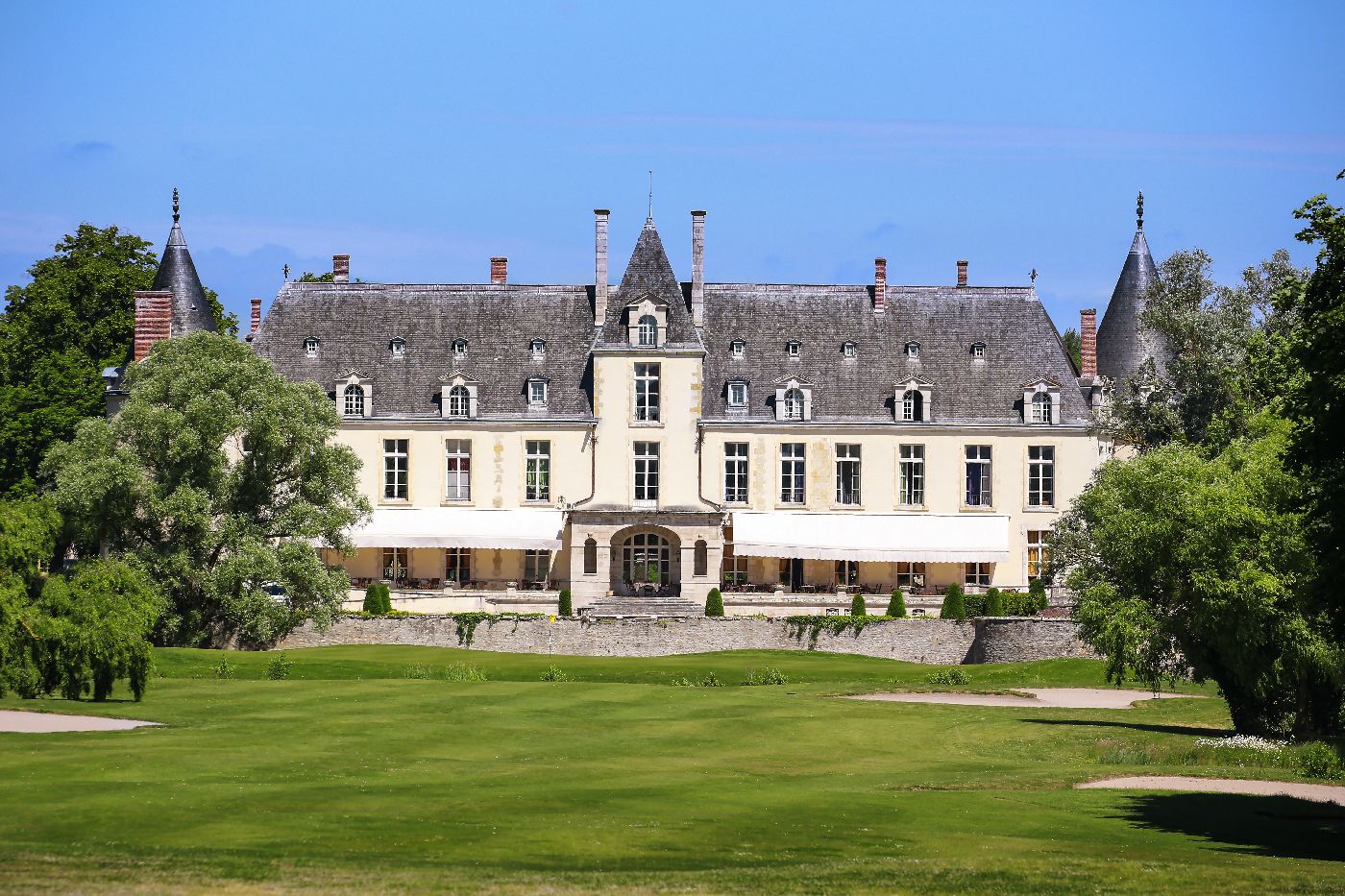 Golf-reizen-frankrijk-regio-parijs-Chateau-d'Augerville-Golf-Resort-golfbaan-luxe-resort-achtergrond-golf-expedition