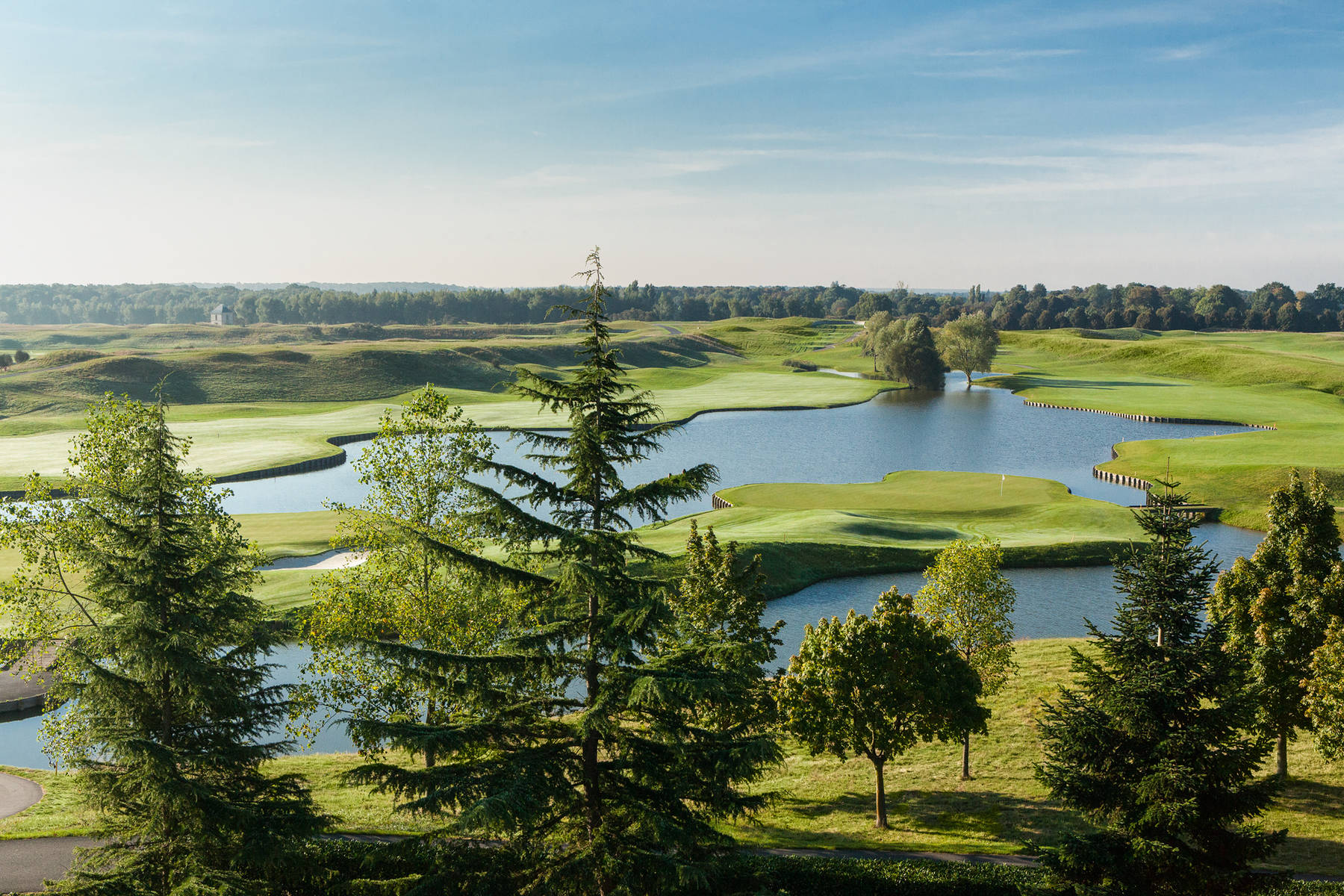 Golf-reizen-frankrijk-regio-parijs-Novotel-Saint-Quentin-Golf-National-overzicht-van-golfbaan-golf-expedition