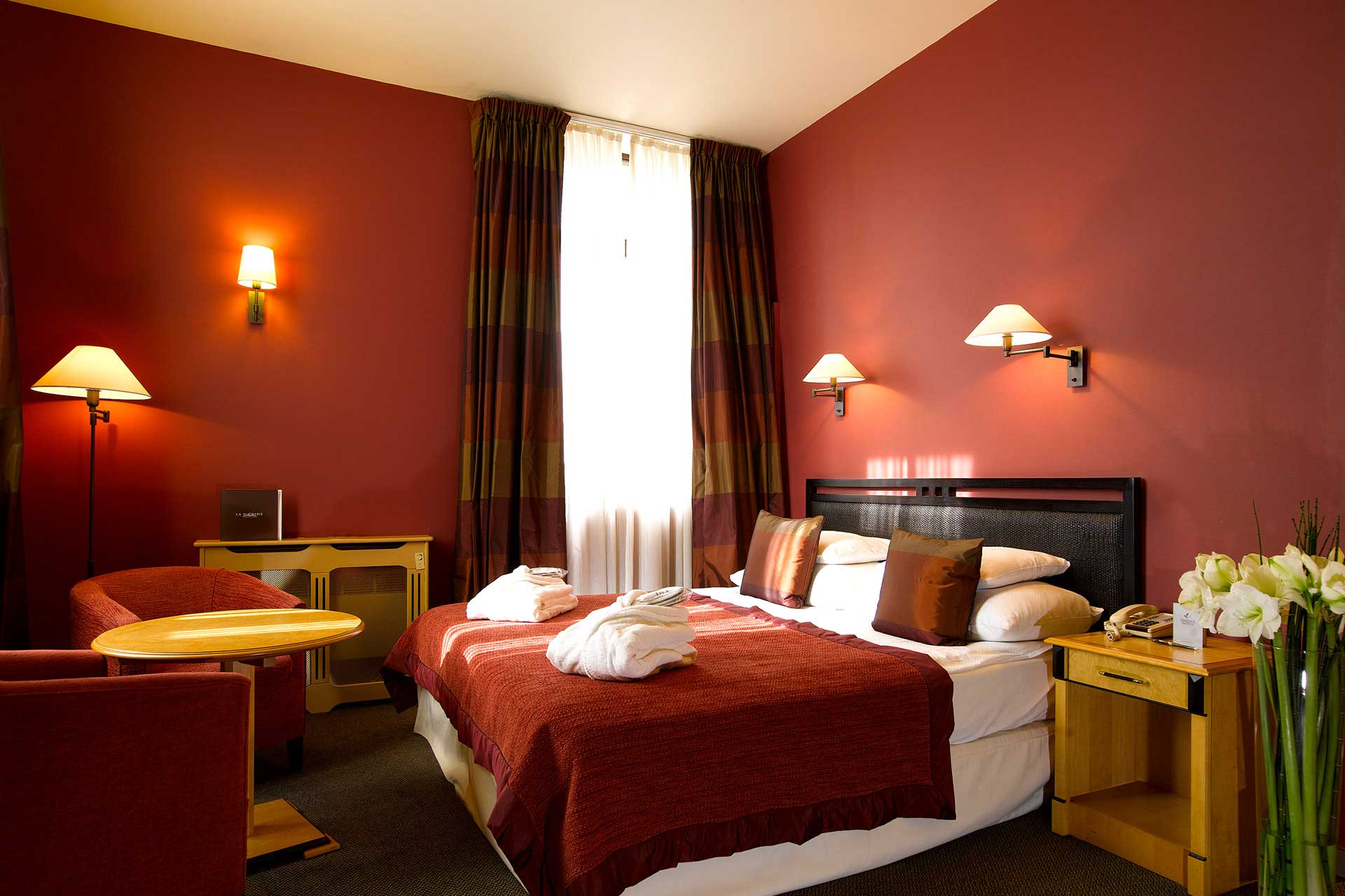 Golfexpedition-Golfreizen-België-Brussel-Grand-Hotel-Waterloo-course-bed-rood