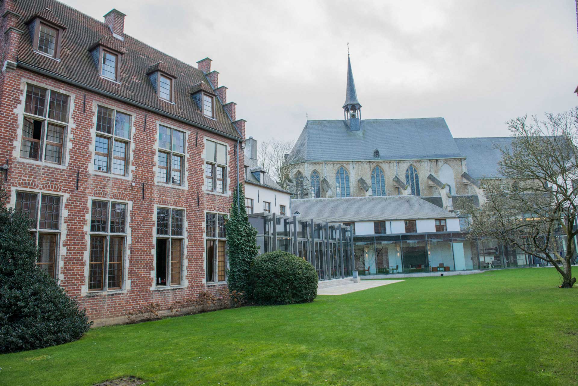 Golfexpedition-Golfreizen-België-Brussel-Klooster-Leuven-course-kerk-achtergrond