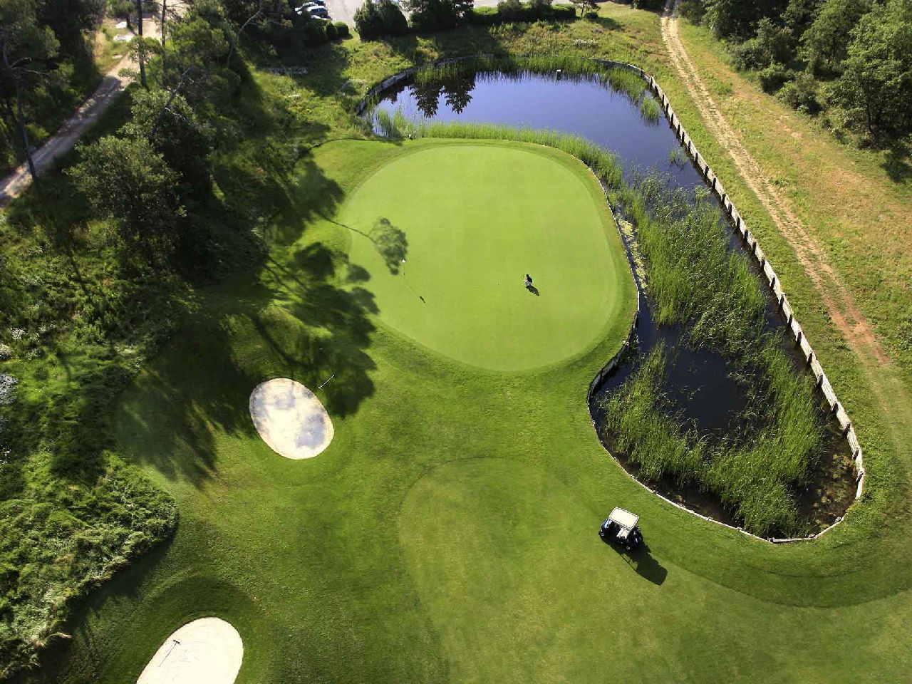 golf-expedition-golf-reis-Frankrijk-hotel-mercure-barbaroux-golf-en-spa-drone-golfbaan.jpg