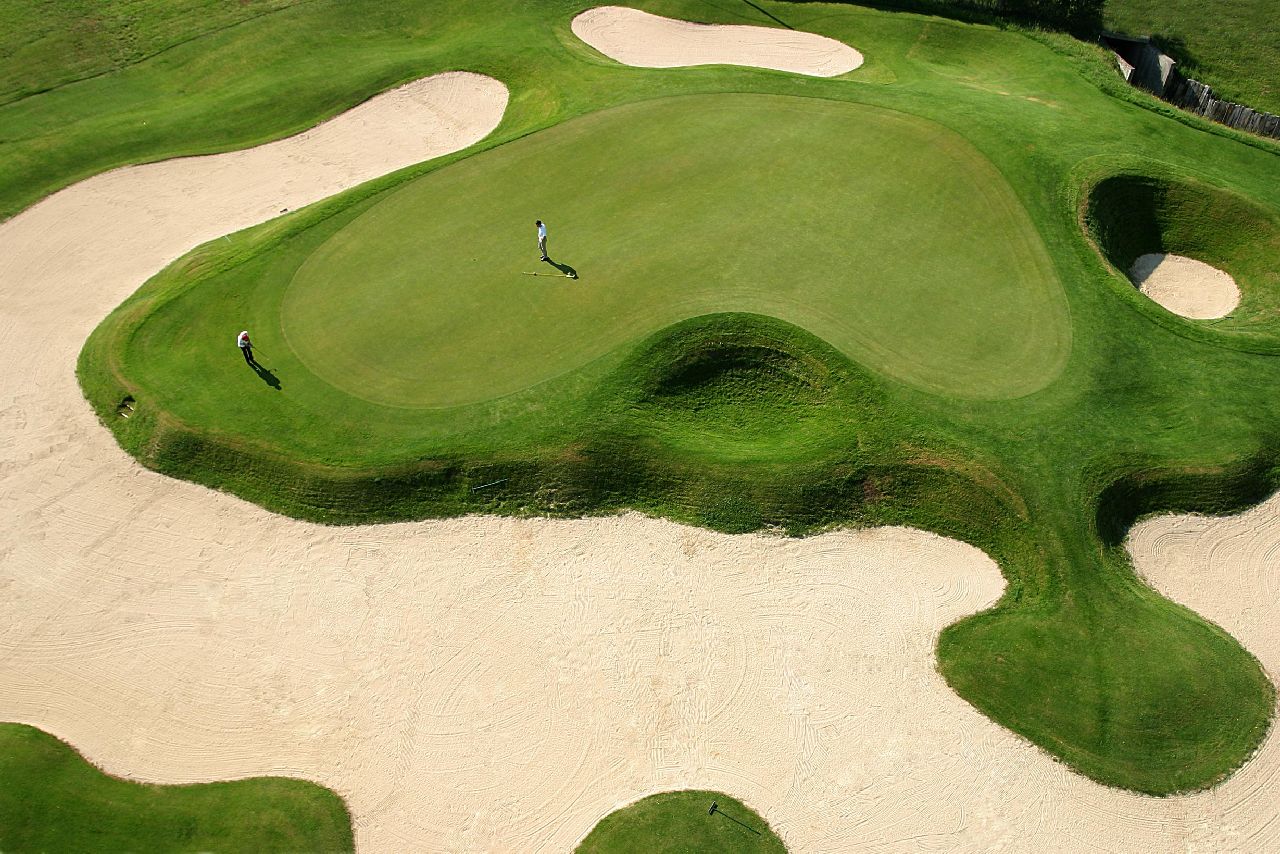 golf-expedition-golf-reis-Frankrijk-hotel-mercure-barbaroux-golf-en-spa-golfbaan-bunker.jpg
