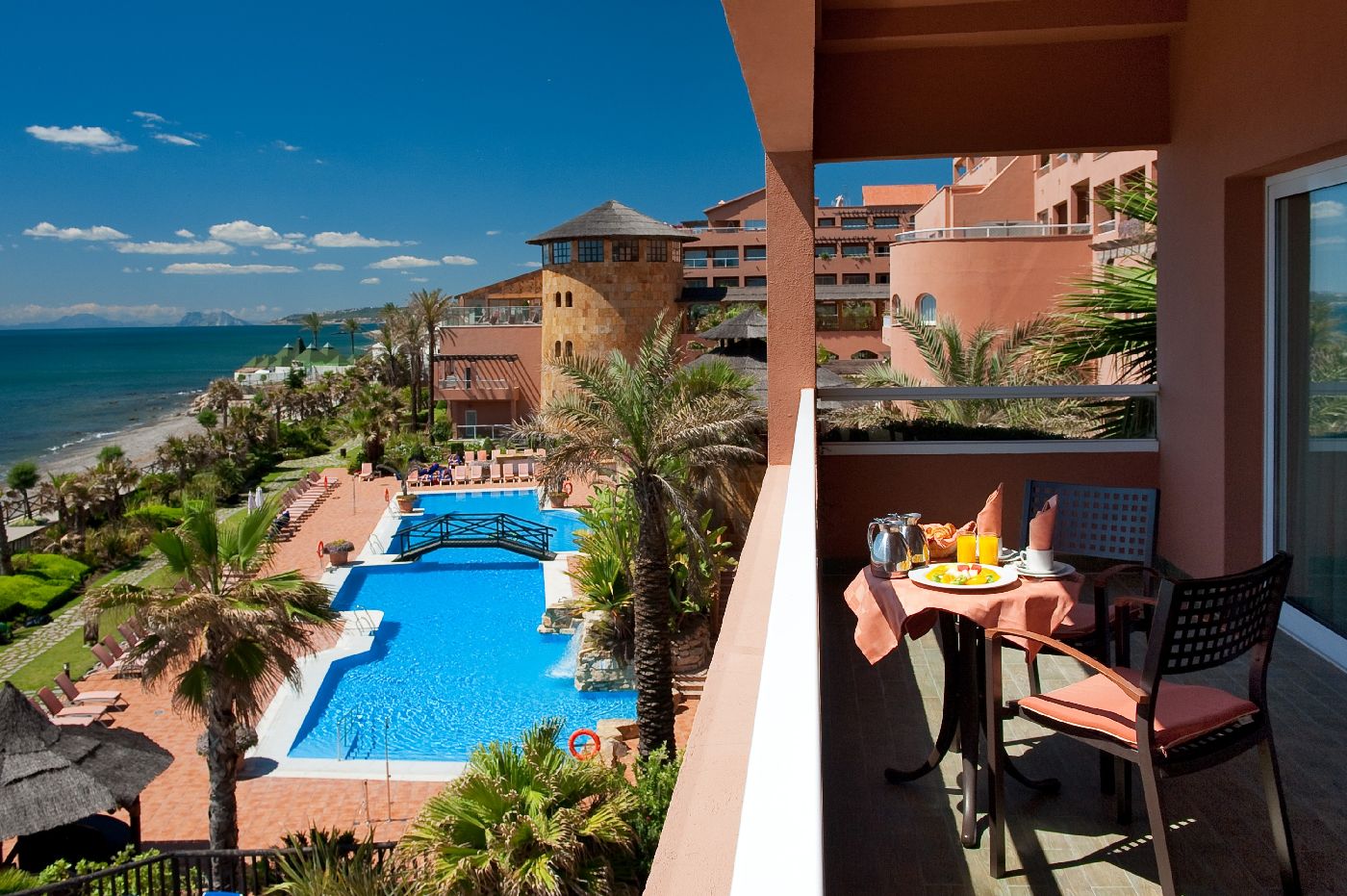 golf-expedition-golf-reis-Spanje-Regio-malaga-Elba-Estepona-Gran-Hotel-Thalasso-Spa-uitzicht-balkon-terras-zwembad-zee