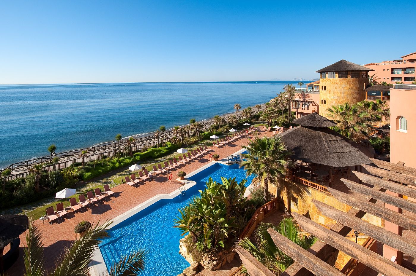 golf-expedition-golf-reis-Spanje-Regio-malaga-Elba-Estepona-Gran-Hotel-Thalasso-Spa-zwembad-strand-zee-uitzicht