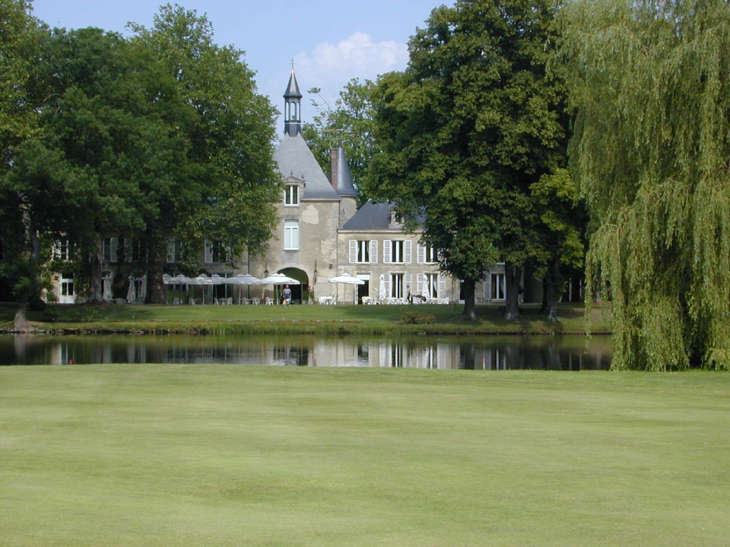 golf-expedition-golf-reizen-Frankerijk-regio- champagne-Hotel-de-la-paix-golfbaan-bos-hotel-water