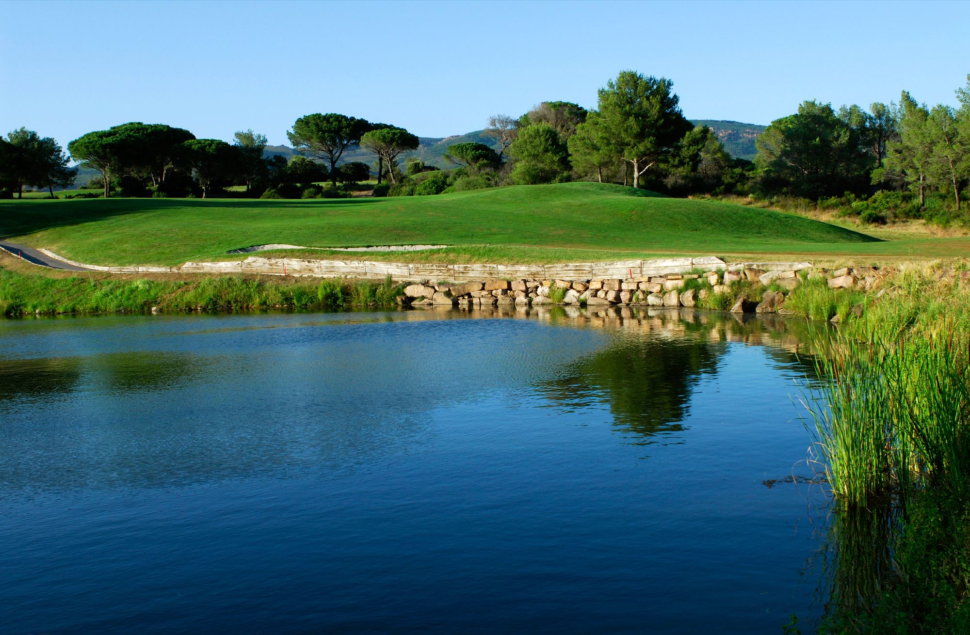 golf-expedition-golf-reizen-frank-regio-cote-dazur-villa-la-brunhyere-water-golfbaan.jpg