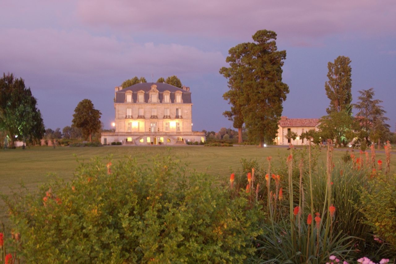 golf-expedition-golf-reizen-frankrijk-regio-aquitaine--bordeaux-chateau-grattequina-tuin-grasveld-villa.jpg