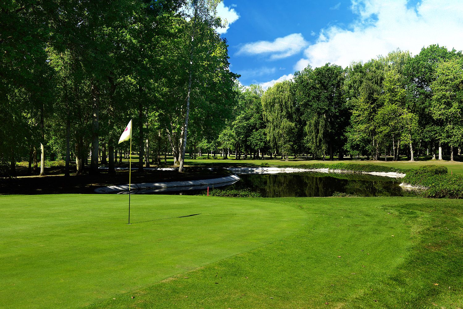 golf-expedition-golf-reizen-frankrijk-regio-champagne-domaines-les-crayeres-water-hazard-green-golfbaan