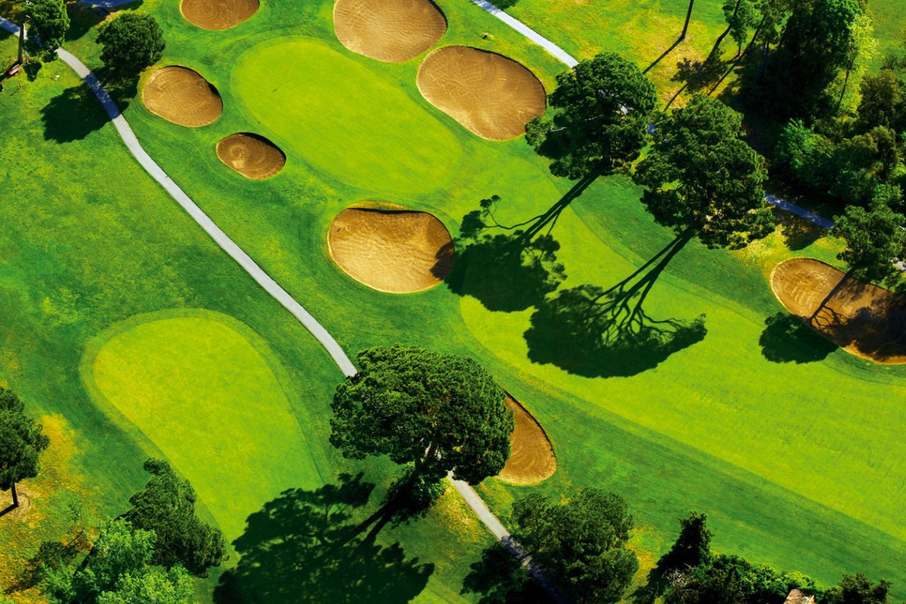 golf-expedition-golf-reizen-frankrijk-regio-cote-d'azur-cap-d'antibes-beach-hotel-drone-overzicht-golfbanen.jpg