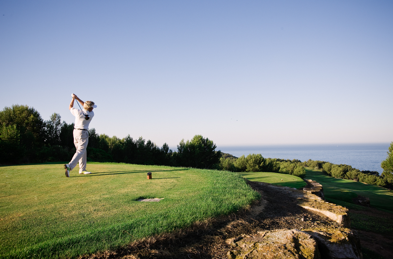 golf-expedition-golf-reizen-frankrijk-regio-cote-d'azur-hotel-ile-rousse-prachtig-gelegen-golfbaan
