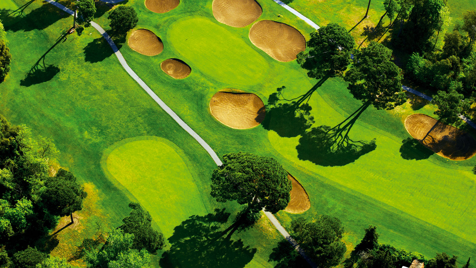golf-expedition-golf-reizen-frankrijk-regio-cote-d'azur-hotel-le-cavendish-bovenaanzicht-golfbaan