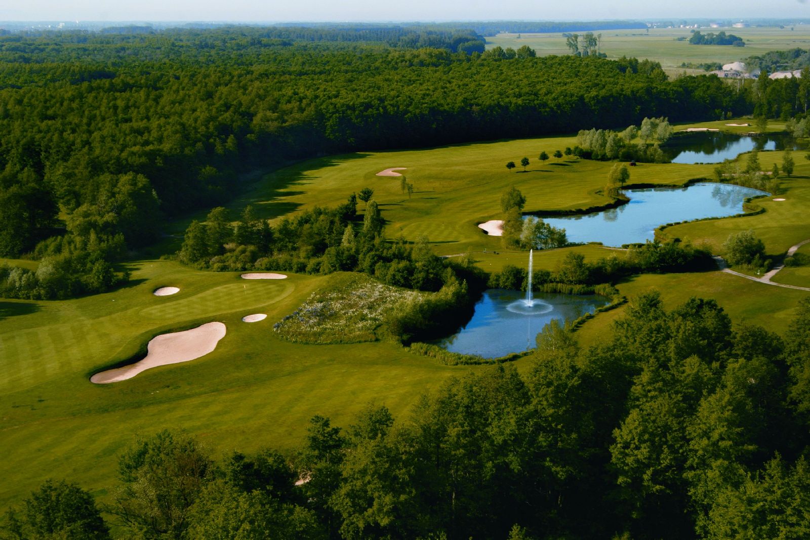 golf-expedition-golf-reizen-frankrijk-regio-elzas-hotel-a-la-cour-d'alsace-golfbanen-met-water-hazard