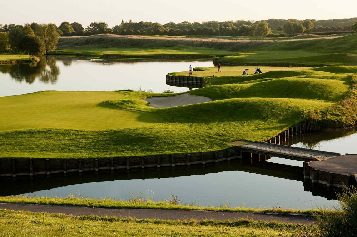 golf-expedition-golf-reizen-frankrijk-regio-parijs-trianon-palace-versailles-golfbaan-water-brug.jpg