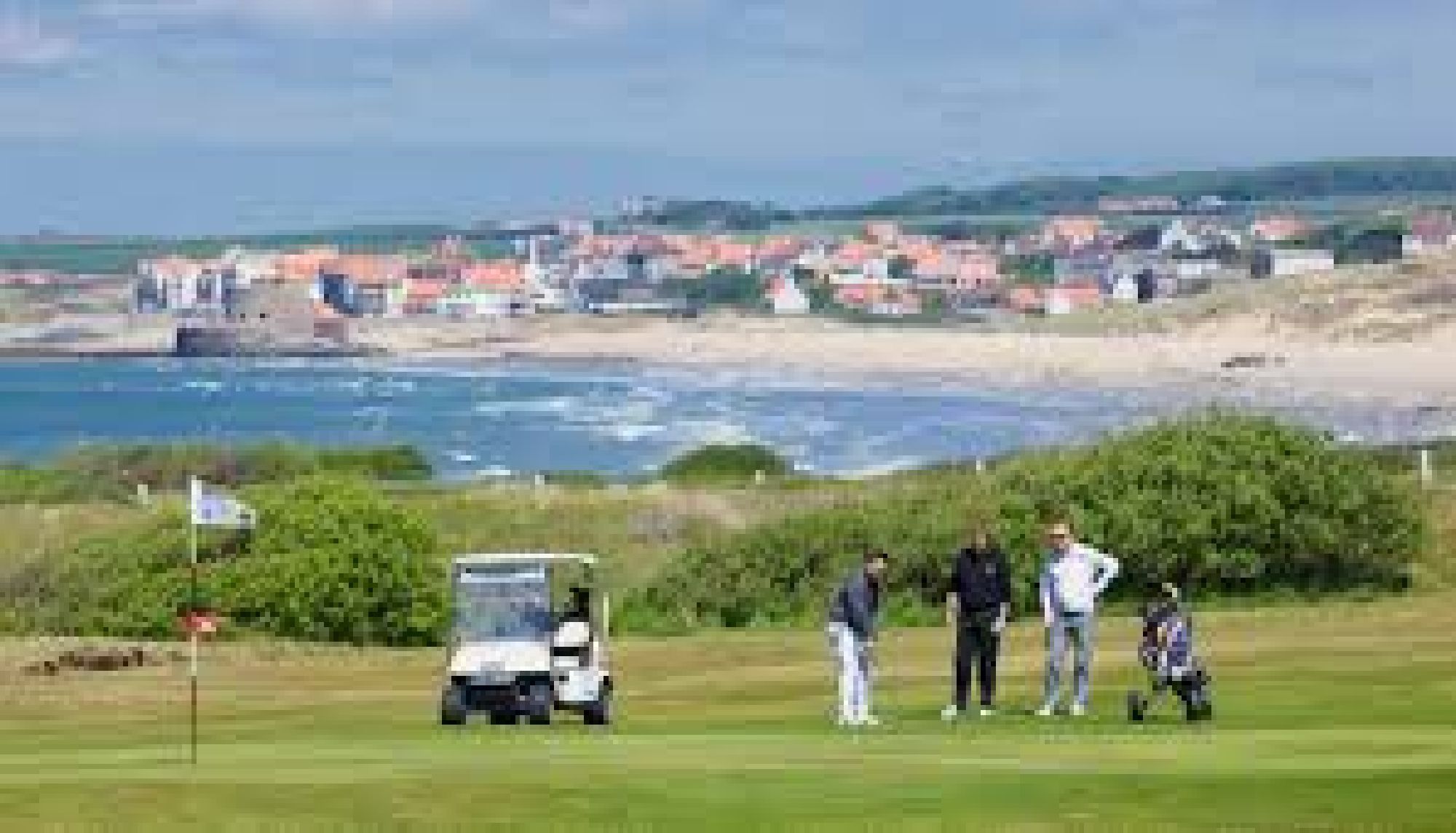golf-expedition-golf-reizen-frankrijk-regio-pas-de-calais-hotel-du-parc-golfers-op-golfbaan-green-zee.jpg