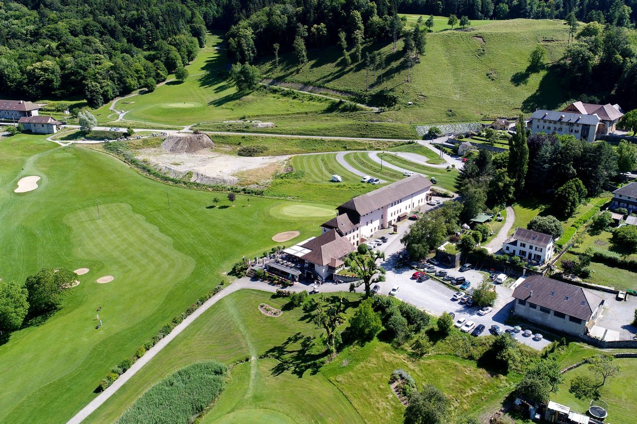golf-expedition-golf-reizen-frankrijk-regio-rhone-alpes-cottage-bise-drone-accommodatie.jpg