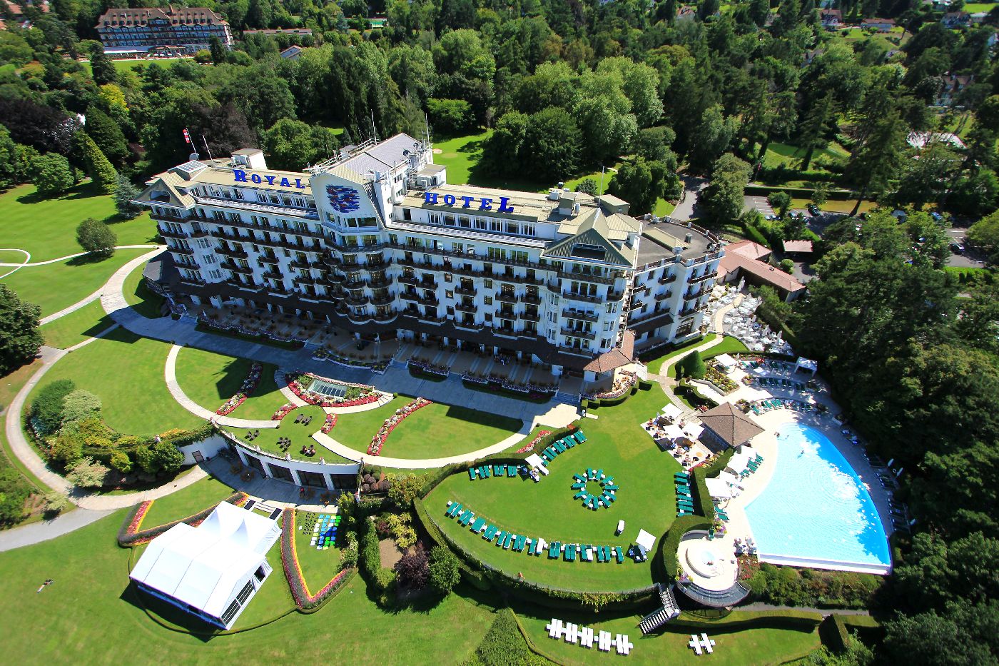 golf-expedition-golf-reizen-frankrijk-regio-rhone-alpes-evian-royal-resort-drone-hotel.jpg