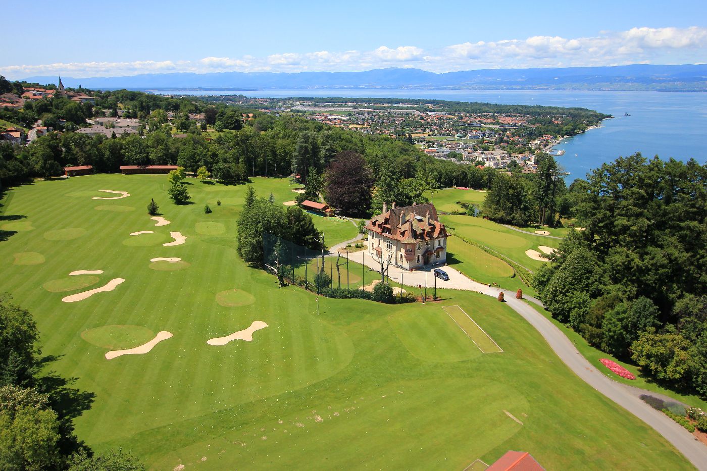 golf-expedition-golf-reizen-frankrijk-regio-rhone-alpes-evian-royal-resort-drone-overzicht-golfbaan.jpg