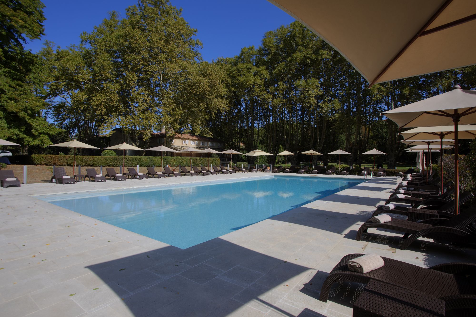 golf-expedition-golf-reizen-regio-provence-Moulin-de-vernegues-luxe-buiten-zwembad