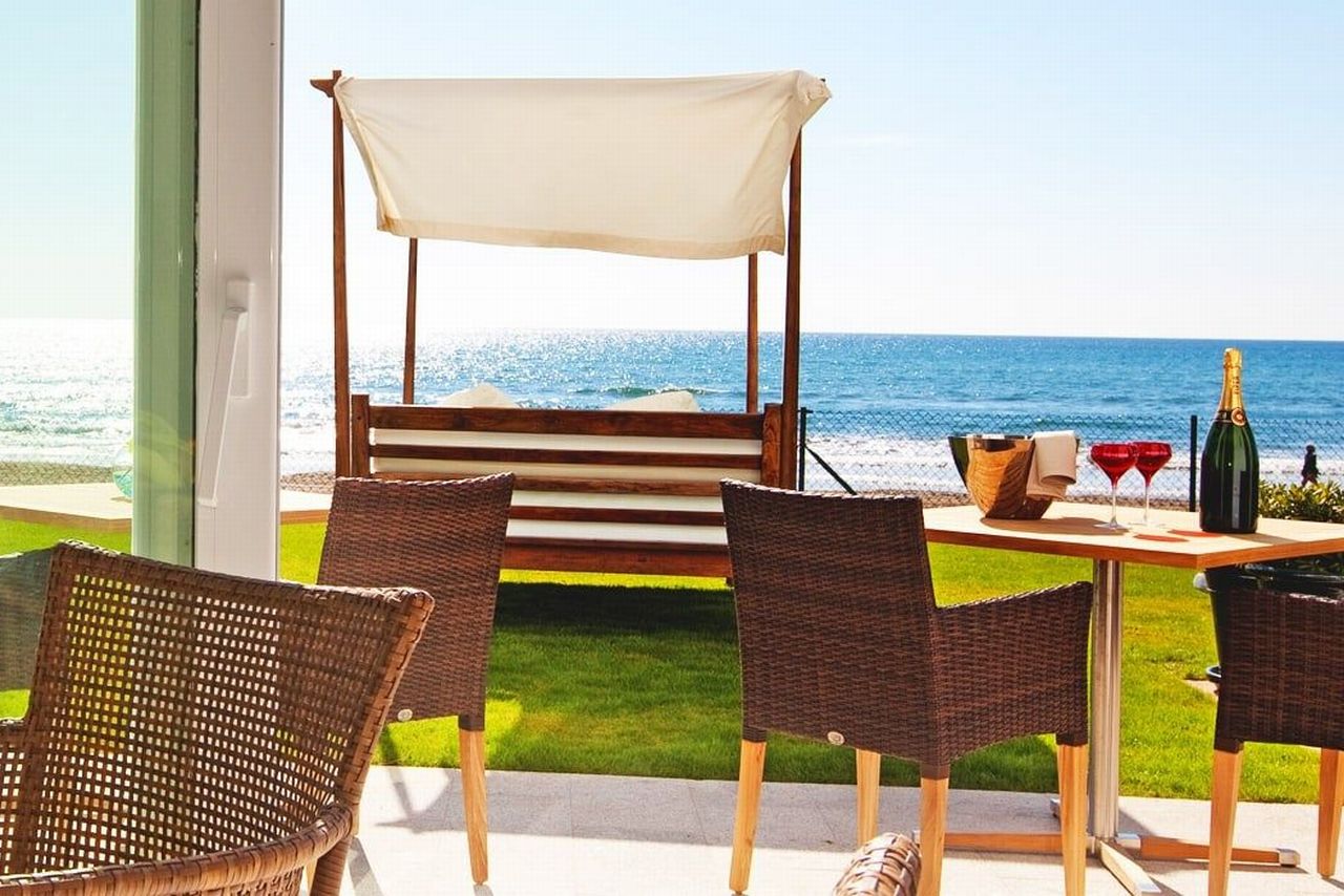 golf-expedition-golf-reizen-spanje-regio-malaga-vincci-estrella-del-mar-restaurant-met-lounge-uitzicht-zee.jpg