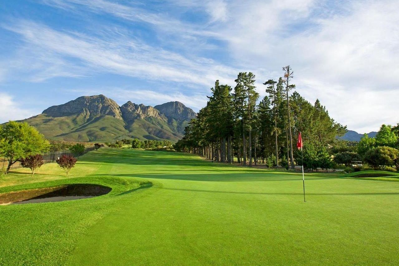 golf-expedition-golf-reizen-zuid-afrika-bunker-golfbaan-bergen-green.jpg